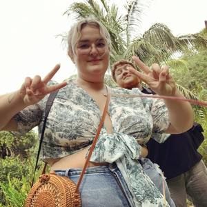 Meet your Posher, Crystal